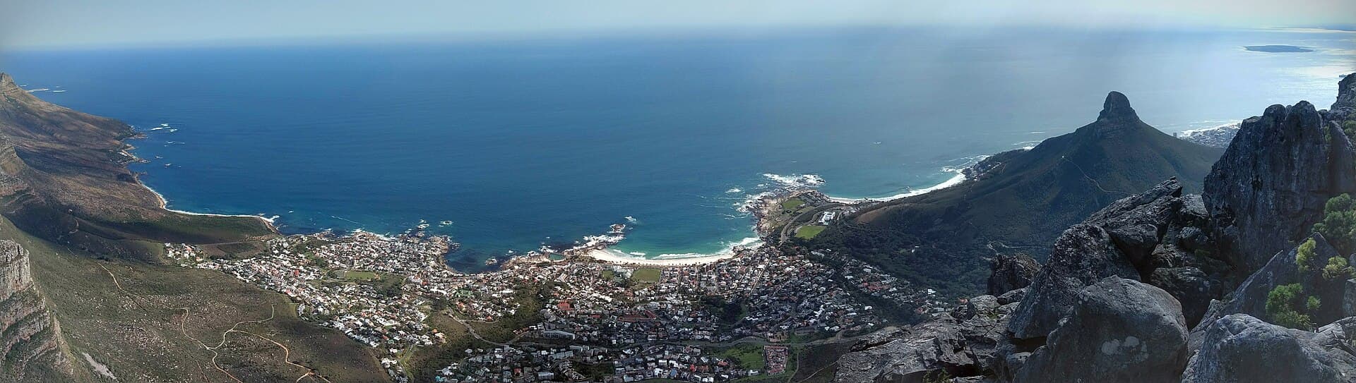 Panorama vanaf Tafelberg over Kaapstad, Lion’s Head en de Atlantische kust