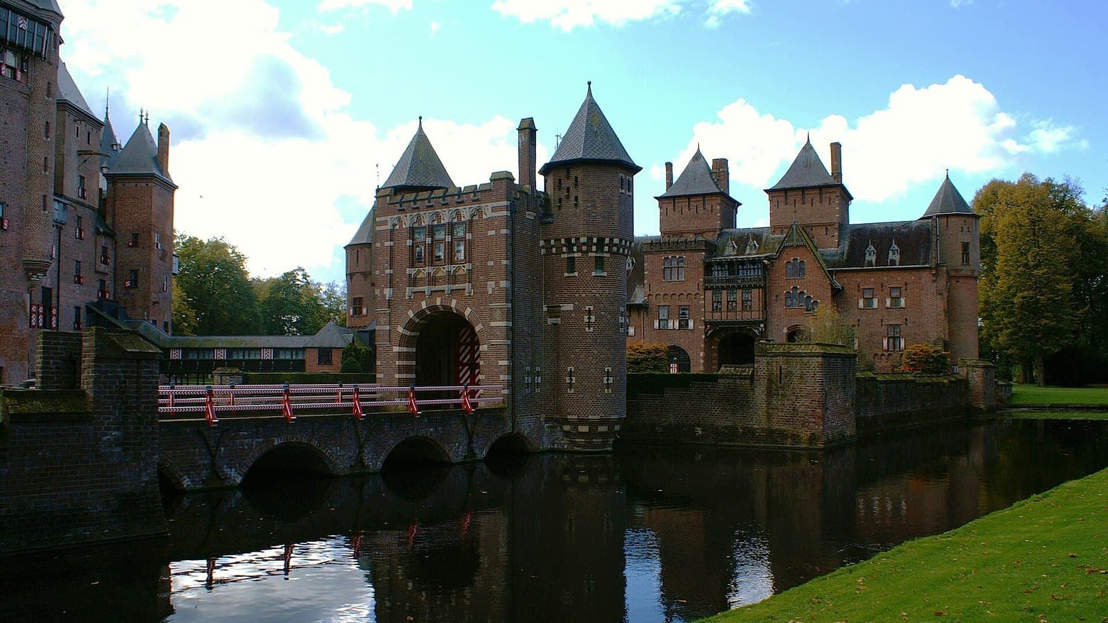Rondreis Kastelen van Nederland: Kasteel de Haar bij Utrecht en Kasteel Hoensbroek in Limburg foto 2
