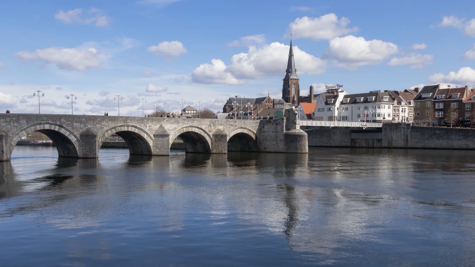 Maastricht Stedentrip met Pub Crawl foto 2