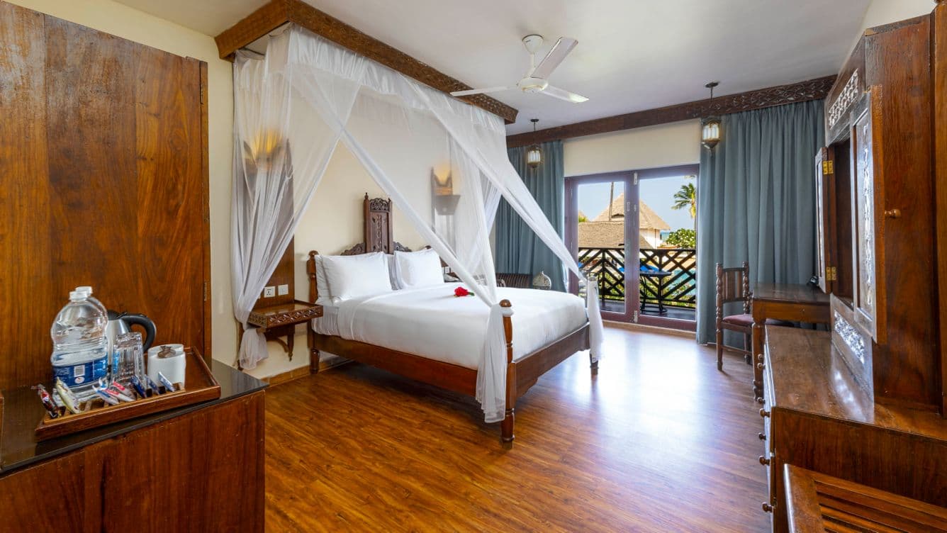 Kamer met queensizebed en balkon bij Turaco