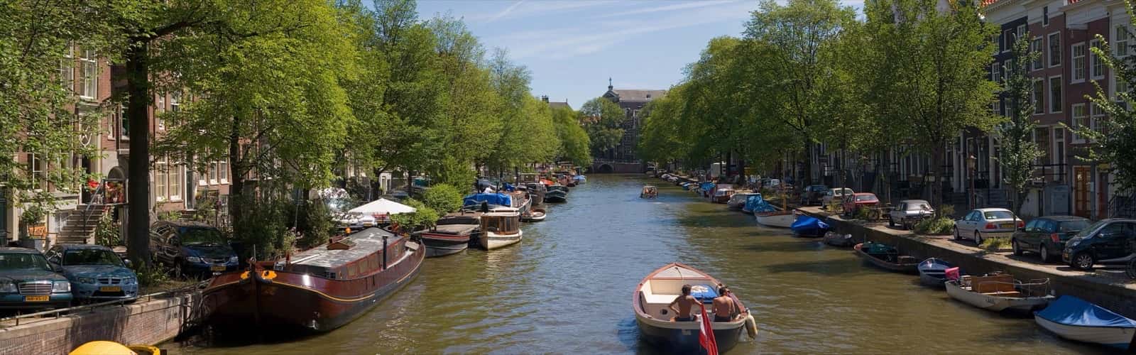 Amsterdam Stedentrip Voucher | 1 nacht + Grachtenrondvaart voor 2